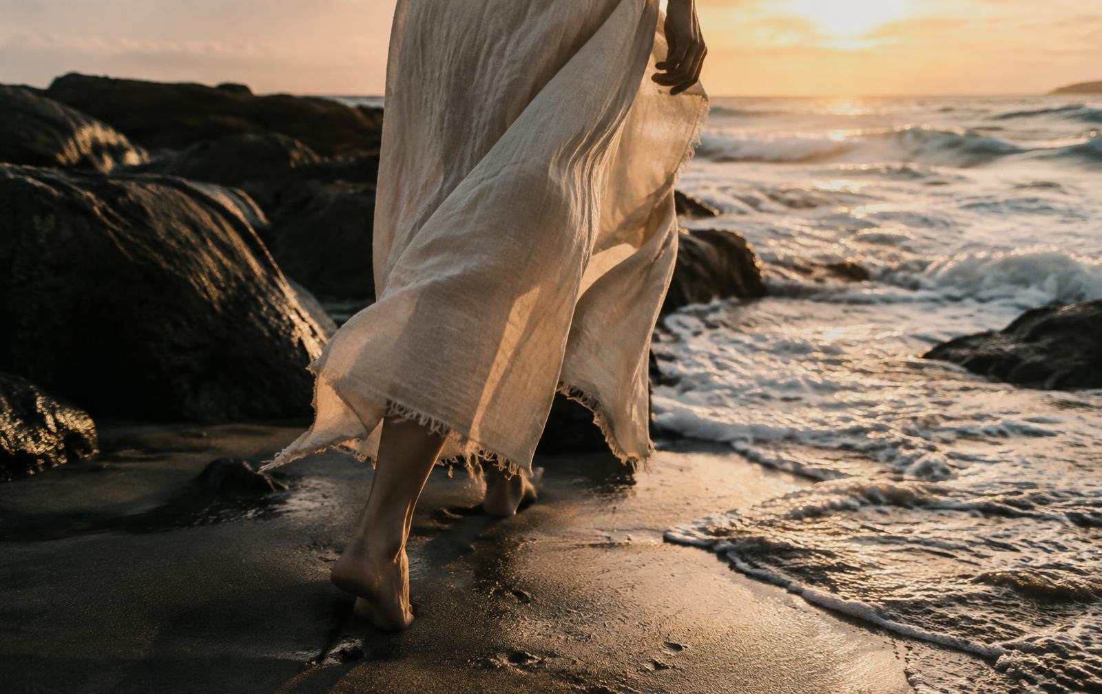 A barefoot morning on the Mexican coast